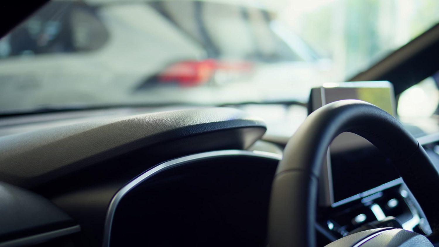 Automobilio salonas su profesionalia garso izoliacija, kuri mažina triukšmą ir gerina muzikos kokybę.